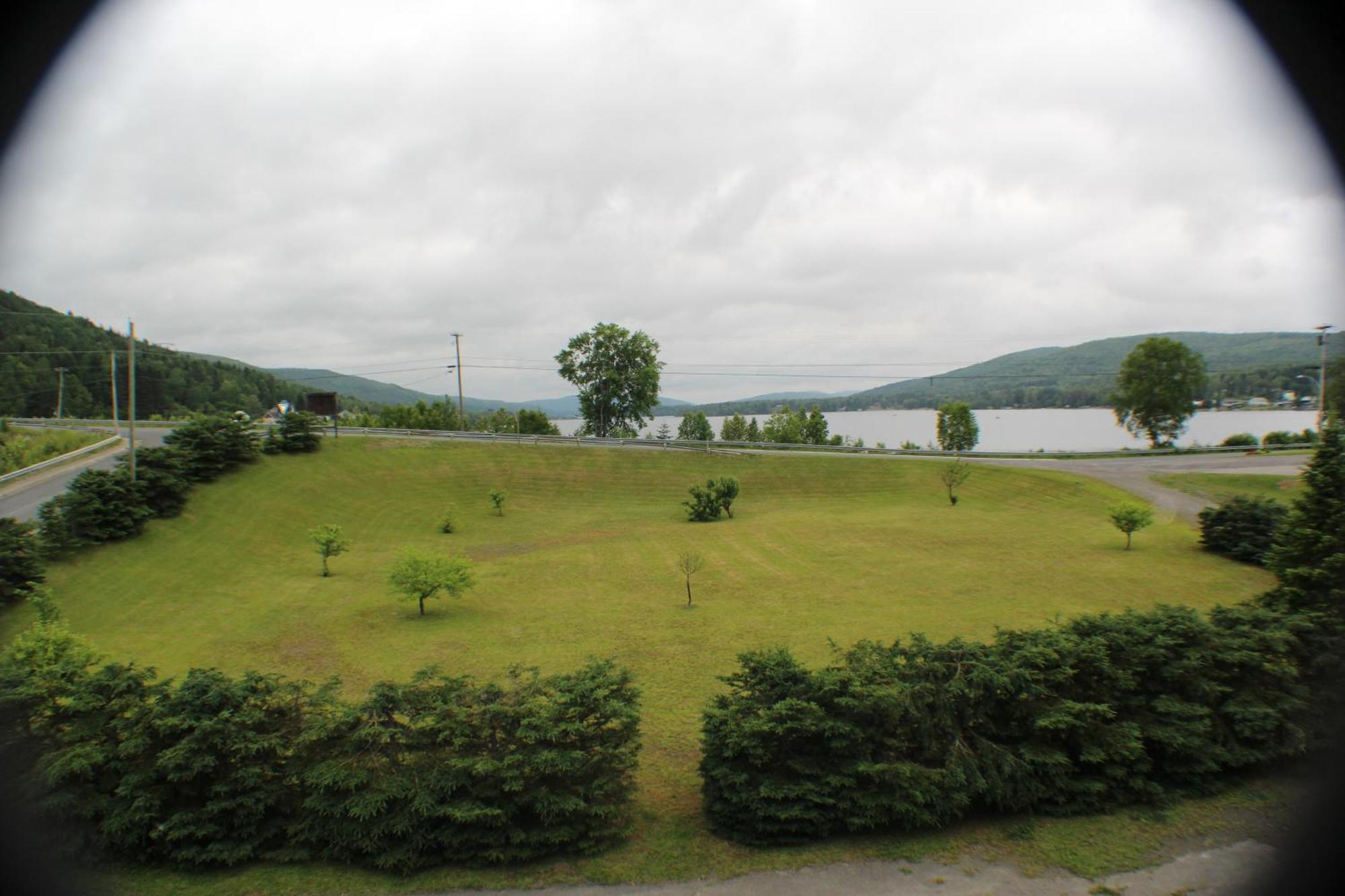 Manoir Des Lacs Lac Baker Екстериор снимка